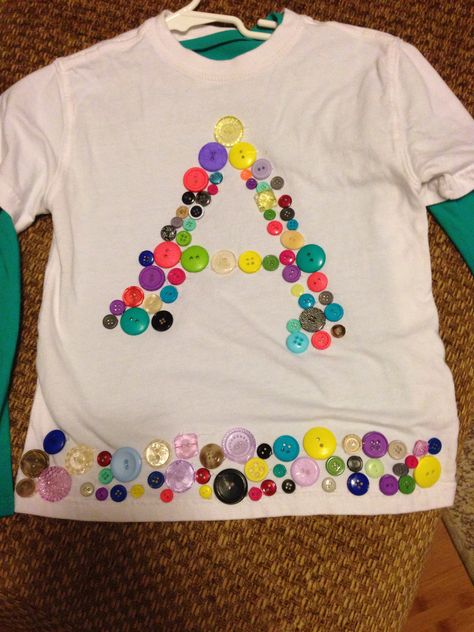 Amelia's button T-shirt for the 100th day of school 100th Day Of School Shirt Ideas Girl, 100 Day Shirts For Girls Diy, 100th Day Of School Shirts For Girls Diy, 100 Days Pom Pom Shirt, 100 Days Of School Shirt Gumball Machine, 100 Days Of School Project Kindergartens, 100 Day Shirt Ideas, 100 Días De Clases, 100th Day Of School Crafts