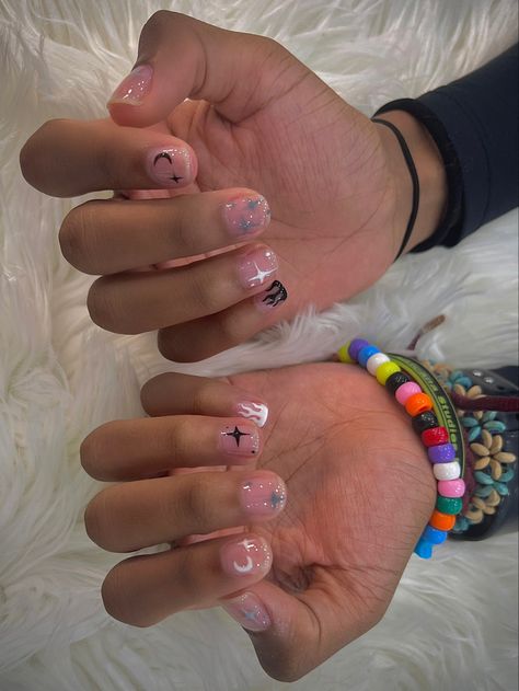 Black And White Manicure Short, Nail Ideas Painted Short, Guy Acrylic Nails, Male Nail Paint, Star Nails For Men, White Nails With Star Designs, Guys Nails Painted Ideas, Painted Nails On Guys, Guy Nails Ideas