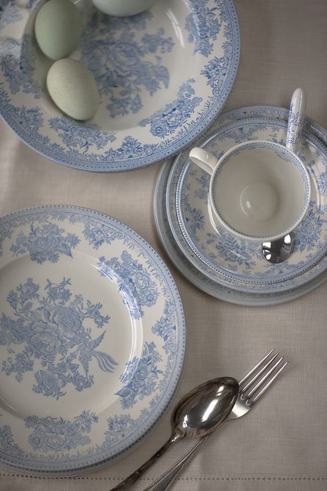 Crockery Design, Casa Vintage, Antique Dishes, Blue And White China, Decoration Inspiration, The Dinner, China Patterns, Blue China, Dish Sets