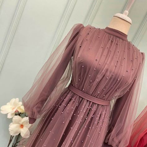 Plate Frock Design, Box Plate Frock Design, Gaun Tulle, Fashion Dresses Formal, Long Gowns, Bridal Dresses Pakistan, Soiree Dress, Pakistani Dresses Casual, Women Dresses Classy