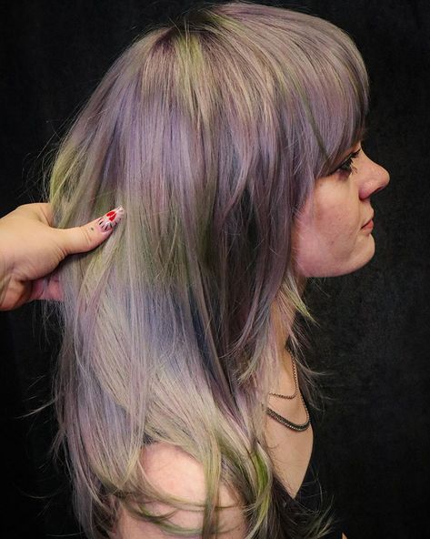 Pigeon Hair: The Iridescent Trend Tumblr, Kawaii, Grey Tone Hair, Pigeon Hair Color, Pigeon Hair Dye, Fairy Hair Color, Pigeon Hair, Vibrant Hair Color Ideas, Iridescent Hair