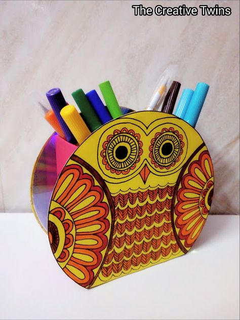 The creative twins : Cute Owl Pen Stand made from old ads Creative Pen Stand Ideas, Pen Stand From Waste Materials, Penstands Creative, Handmade Pen Stand, Penstands Ideas, Decoration From Waste Material, Pen Stand Diy Creative, Diy Pen Stand Ideas, Cd Crafts Decoration