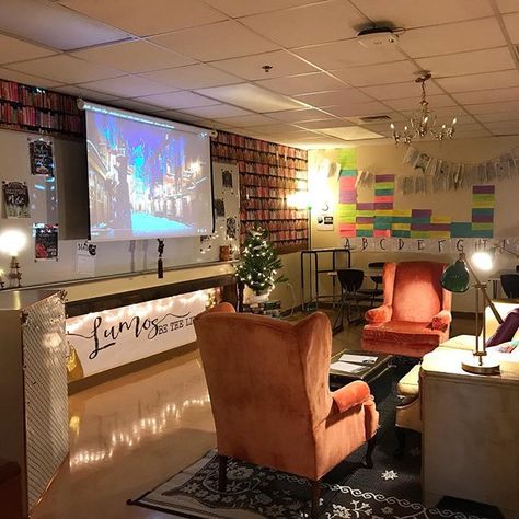 Comfy High School Classroom, Dark Boho Classroom, Alternative Seating Classroom Highschool, The Office Classroom Theme, Cozy High School Classroom, Moody Classroom, High School English Teacher Aesthetic, Theatre Classroom Decor, Teacher Classroom Ideas High School