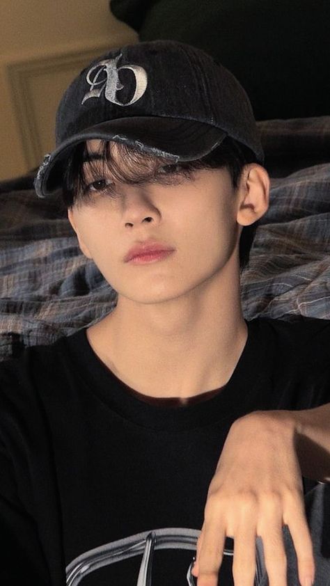 Manly Jeonghan, Jeonghan In Black, Jeonghan This Man, Svt Jeonghan Selca, Jeonghan Manly, Jeonghan Selfie, Jeonghan Selca, Jeonghan Photocard, Jeonghan Boyfriend Material