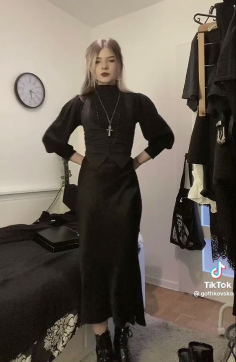 gothkovska on tiktok Corporate Goth Outfits, Long Black Skirt Outfit, Outfits Skirt, Black Skirt Outfits, Corporate Goth, Alt Outfits, Fashion Wishlist, Fashion Hacks Clothes, Goth Outfits