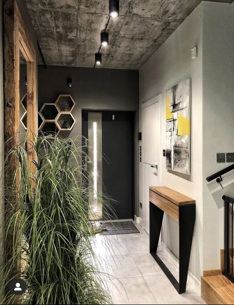 Industrial Entrance, Industrial Hallway, Vstupná Hala, Hallway Ideas Modern, Modern Industrial Interior, Industrial Interior Style, Modern Hallway Ideas, Small Hallway Ideas, Industrial Home Design