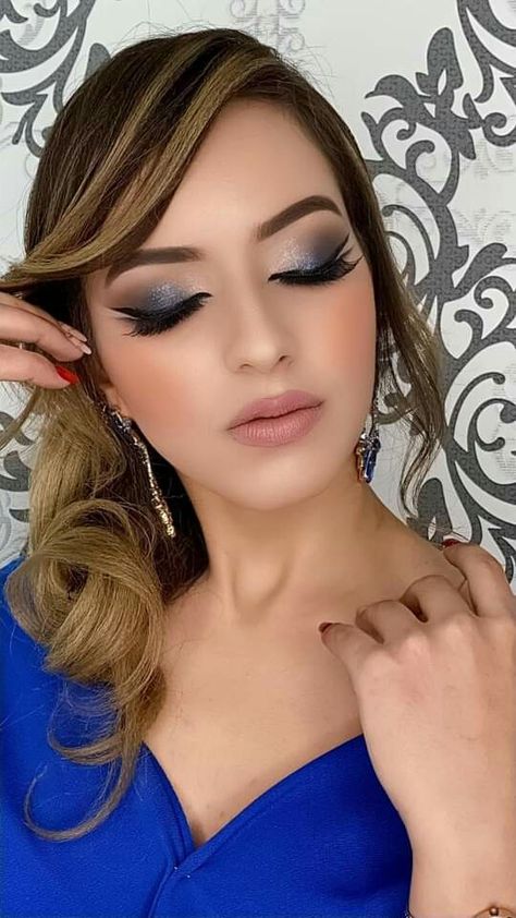 Makeup To Match Navy Dress, Eye Makeup Looks For Blue Dress, Make Up Royal Blue Dress, Navy Blue Dress Makeup Look, Bridesmaid Makeup Navy Blue Dress, Make Up For Royal Blue Outfit, Make Up For Royal Blue Gown, Eyeshadow For Navy Blue Dress, Makeup For Dusty Blue Dress