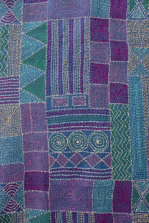 Panel Embroidery Designs, Kantha Embroidery Designs Pattern, Sujni Embroidery, Kantha Embroidery Motifs, Kantha Stitch Design, Kantha Embroidery Designs, Indian Quilts, Indigo Quilt, Embroidery Stitches Beginner