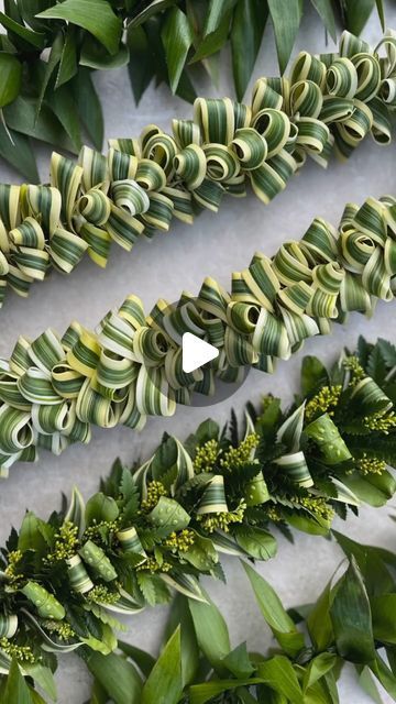 Graduation Flower Arrangements, Flower Lei Diy, Hawaiian Flower Arrangements, Lei Diy, Money Lei Diy, Yellow Flowers Painting, Hawaii Crafts, Haku Lei, Lei Ideas