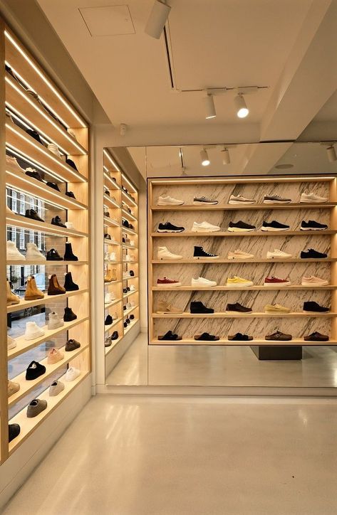 Zapaterias Ideas Shoe Stores, Shoes Shop Design Ideas, Shoe Shop Interior Design, Shoes Shop Design, Shoe Shops, Sneakerhead Room, Shoe Store Design, Store Shelves Design, Clothing Store Displays