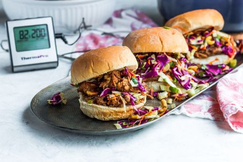 Asian Pork Sliders, Recipes Using Pulled Pork, Rice Bowls Asian, Asian Pork Tacos, Recipe Using Pulled Pork, Cubed Beef Recipes, Asian Pulled Pork, Romantic Recipes, Red Cabbage Slaw