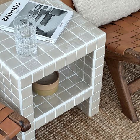 Luxury Nyc Apartment, Contemporary Apartment Decor, Bookshelf Side Table, Apartment Loft, Cute Apartment, Tile Table, Contemporary Apartment, Table Nightstand, Minimalism Interior