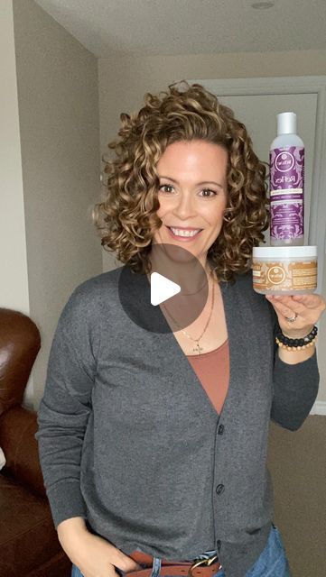 How To Style Natural Curly Hair, Squish To Condish, Hair Toturial, Curl Clumps, Fine Curly Hair, Long Shag Haircut, Long Shag, Wavy Curls, Short Curly Bob