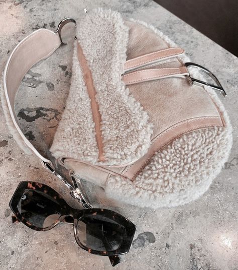 Fur Aesthetic, Fuzzy Purse, Sherpa Bag, Purse Outfit, Faux Fur Purse, Morning Inspiration, Women's Casual Style, Iconic Bags, About Fashion