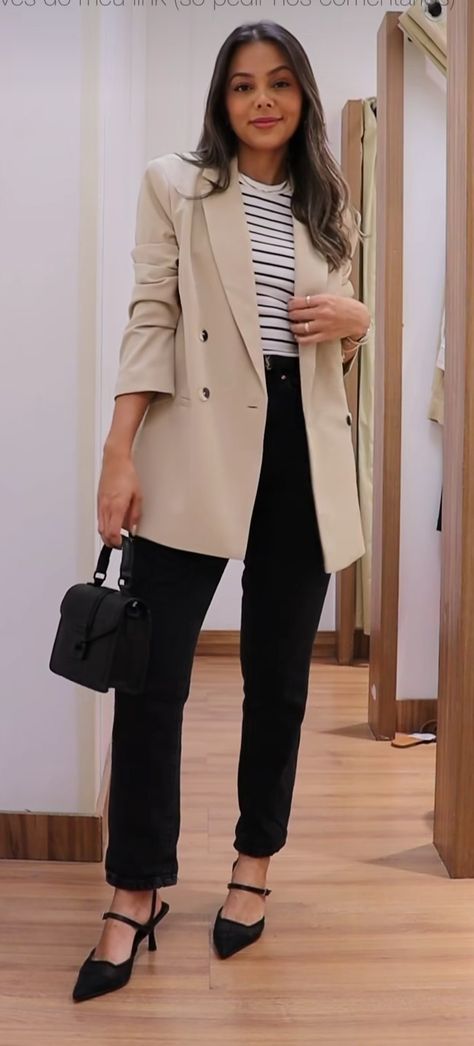 Cream Blazer Work Outfit, Light Beige Blazer Outfit Women, Look Blazer Nude, Outfits Con Saco Beige, Outfits Blazer Beige, Saco Beige Mujer Outfit, Blazer Beige Outfit Mujer, Creme Blazer Outfit, Cream Blazer Outfits For Women