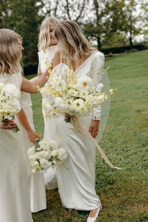 White And Blush Bridal Bouquet, Light Yellow Weddings, Yellow White Wedding, Yellow Bridal Bouquets, Highlands Wedding, Yellow Wedding Theme, White Flower Bouquet, Yellow Wedding Flowers, Highland Wedding