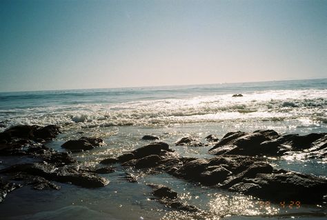 Film Cam Aesthetic, Blue In Film Aesthetic, Ocean Film Aesthetic, Film Photography Aesthetic Summer, Nostalgic Beach Aesthetic, Blue Film Photography, Ocean Film Photography, Australia Film Photography, 35 Mm Film Photography Aesthetic