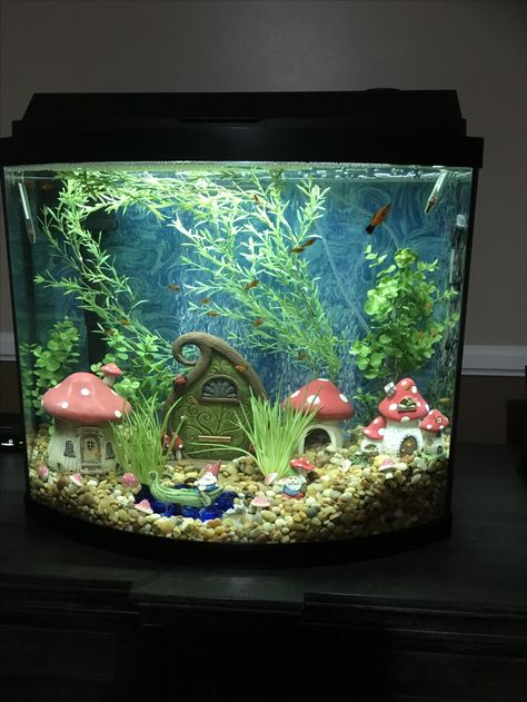 Fish Tanks Decorations, Cute Fish Aquarium Ideas, Decorated Fish Tanks, Pet Fish Tank Ideas, Tiny Fish Aquarium, Aquarium Themes Tanks, Beta Tanks Ideas, Small Fish Tank Decor, Decorative Fish Tank