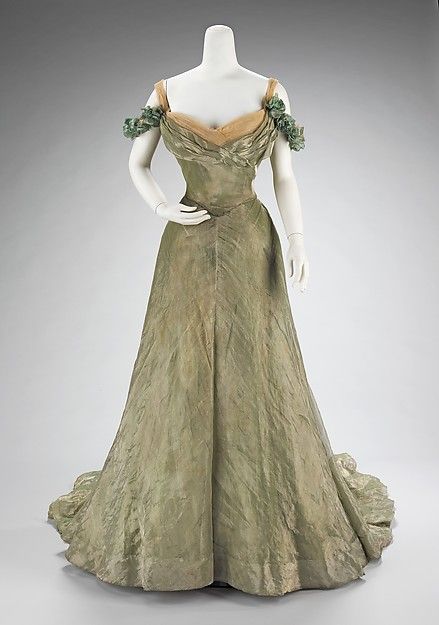 Ball Gown Jacques Doucet, 1898-1900 The Metropolitan Museum of... Jacques Doucet, 1890s Fashion, Gibson Girl, Old Dresses, Victorian Clothing, Gowns For Girls, Antique Dress, Retro Mode, Costume Collection