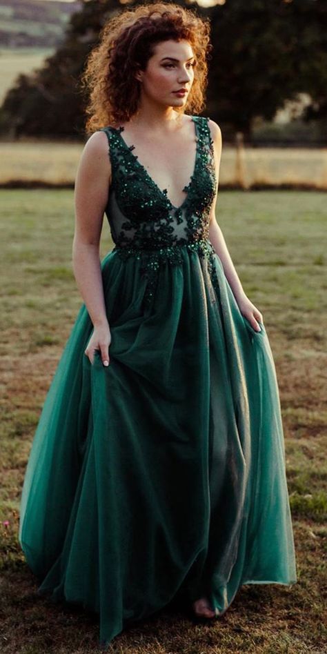 Amber Dress Color, Simple Wedding Dress Color, Hunter Green Wedding Dress, Deep Green Wedding Dress, Emerald Green Wedding Dress For Bride, Colour Wedding Dress, Wedding Dresses Colored, Nonwhite Wedding Dress, Green Wedding Gown