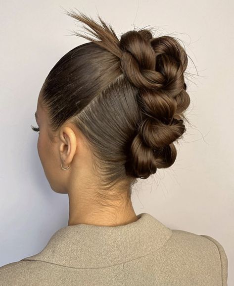 High Bun With Crown Wedding, Slick Back Bun Natural Hair, Fashion Week Hairstyles, Avant Garde Hairstyles, Editorial Hairstyles, Creative Updos, Artistic Hairstyles, Haute Couture Hair, High Updos