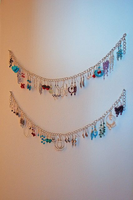 Earring Organization by StellarP, via Flickr Ways To Organize Jewelry, Pretty Earring, Diy Earring Holder, Jewerly Organizer, Jewelry Storage Diy, Jewerly Displays, Diy Jewelry Display, Diy Jewelry Holder, Earring Storage