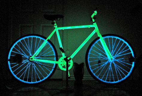 I love this idea, great way to see cyclist at night time...Make Your Night Bike Glow in the Dark with Phosphorescent Paint « Bicycle Diy Glow, Glow Paint, Diy Gadgets, Night Biking, Bike Lights, Books Reading, Dark Night, Diy Canvas, Burning Man