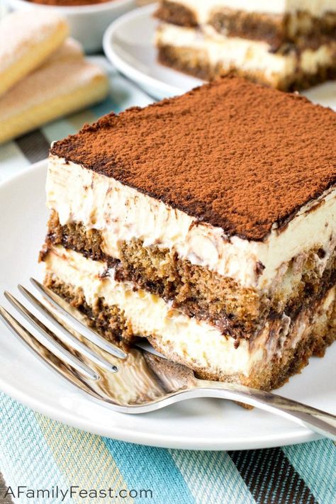 Best Tiramisu Recipe, Homemade Tiramisu, Easy Tiramisu Recipe, Tiramisu Dessert, Pumpkin Chai, Tiramisu Cake, Dessert Party, Tiramisu Recipe, Family Feast