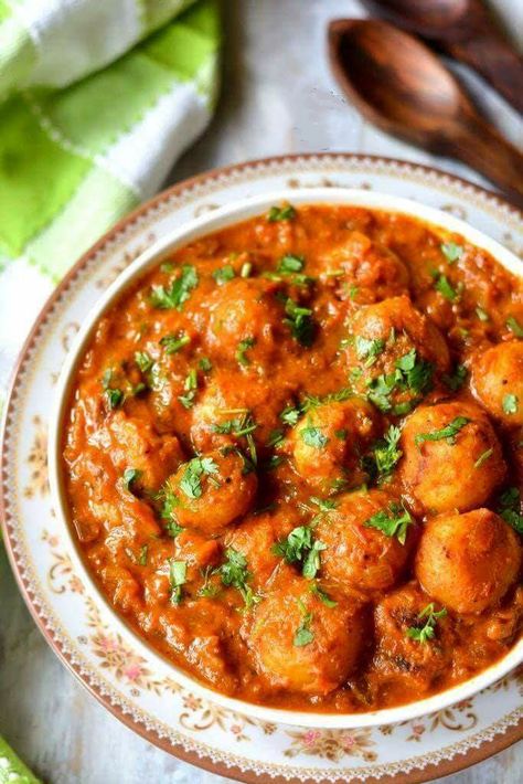 Kashmiri Dum aloo. Spicy indian main course. For full recipe check the comment box. For any queries please do comment. Dum Aloo Kashmiri, Bombay Aloo Recipe, Aaloo Recipe, Indian Main Course, Bombay Potato Recipe, Indian Potato Recipes, Kashmiri Dum Aloo, Dum Aloo Recipe, Aloo Dum