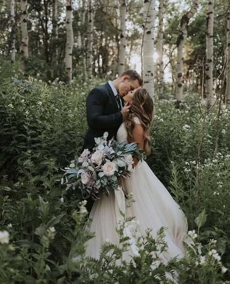 Wedding Spots, 2025 Bride, Engagement Outfits Summer, Mountain Wedding Photos, Dear Husband, Utah Mountains, Utah Wedding Photography, Wedding Pose, April Wedding