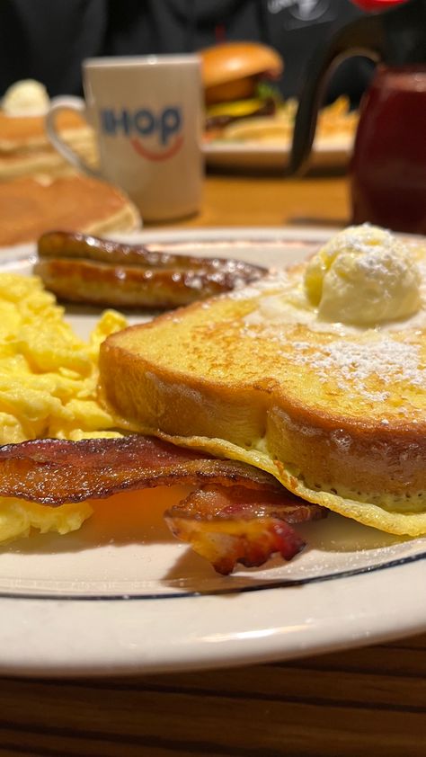 French Toast Eggs And Bacon, Ihop Breakfast, Toast Eggs, Toast Bacon, Eggs And Bacon, Breakfast Platter, Bacon Eggs, Breakfast Toast, Dinner Meals