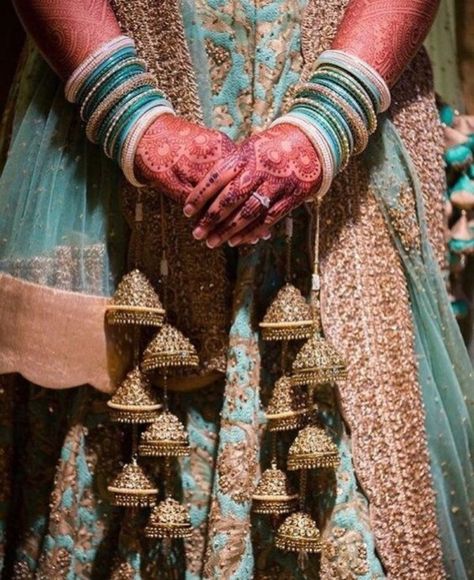 Kaleera Designs, London Thumakda, Incredible Dresses, Ankita Sharma, Desi Dress, Bridal Chura, Bridal Poses, Jewellery Indian, Indian Jewelry Sets