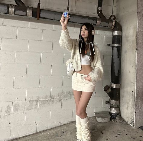 Y2k Cyberpunk, Internet Girl, Kpop Concert Outfit, Softgirl Aesthetic, Cold Outfits, Micro Mini Skirt, White Aesthetic, Club Outfits, Y2k Fashion