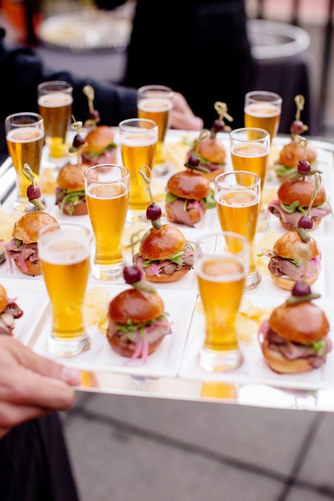 15 fun & creative ways to serve beer at your wedding: http://www.stylemepretty.com/collection/1293/ Wedding Canapes, Cocktail Hour Food, Wedding Food Stations, Wedding Appetizers, Reception Food, Food Stations, God Mat, Snacks Für Party, Food Pairings