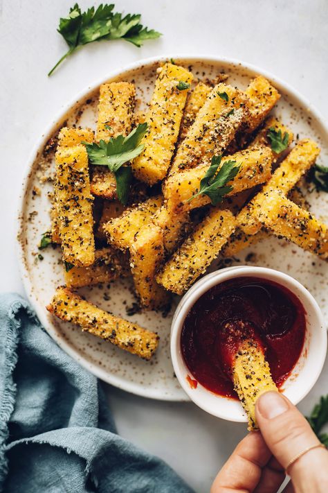 Easy Polenta, Crispy Polenta, Polenta Fries, How To Cook Polenta, Pesto Salad, Polenta Recipes, Vegan Parmesan Cheese, Minimalist Baker, Vegan Sides