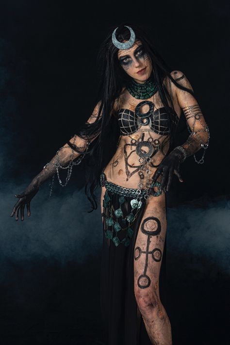 Enchantress Halloween Costume, Enchantress Costume, Enchantress Dc, Enchantress Cosplay, Enchanted Creatures, Demon Costume, Adult Face Painting, The Enchantress, Shotting Photo