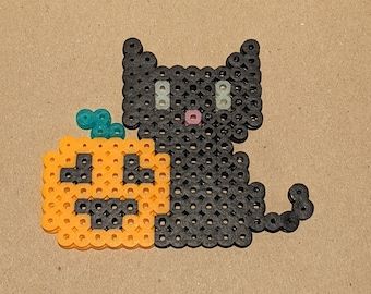 Black Cat And Pumpkin, Melty Bead Designs, Dark Features, Beads Halloween, Cat And Pumpkin, Black Cat Pumpkin, Hamma Beads Ideas, Cats Eyes, Magnet Design