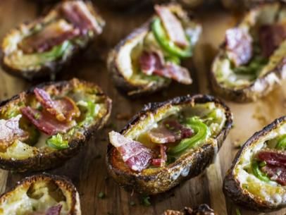 Jalapeño Ranch Potato Skins Recipe | Ree Drummond | Food Network Pioneer Woman Potato Skins, Stuffed Spuds, Oatmeal Pies, Pioneer Woman Potatoes, Potatoes Skins, Potato Skins Recipe, Jalapeño Ranch, Food Network Recipes Pioneer Woman, Cheesy Ground Beef