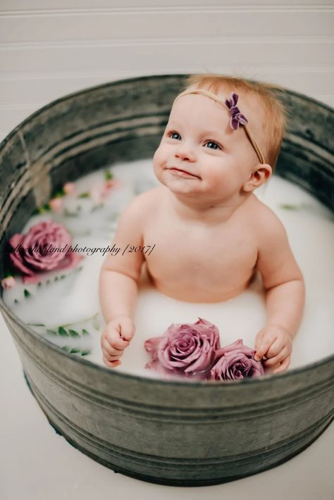 6 Month Milk Bath, Bathtub Birthday Photoshoot, 6 Month Session, Baby Milk Bath, Milk Bath Photos, 6 Month Baby Picture Ideas, Bath Pictures, Milk Bath Photography, Newborn Bath