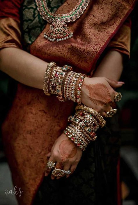 A Simple Tamil-Punjabi Wedding With Bride In Beautiful Kanjeevaram & Jewellery! Newlywed Bride Indian, Saree With Bangles Look, Wedding Jewelry Sets Bridal Jewellery, Bridal Jewelry Sets Brides, Bridal Jewellery Inspiration, Indian Wedding Jewelry Sets, Indian Bridal Jewelry Sets, Bridal Jewelry Vintage, Fancy Jewellery Designs