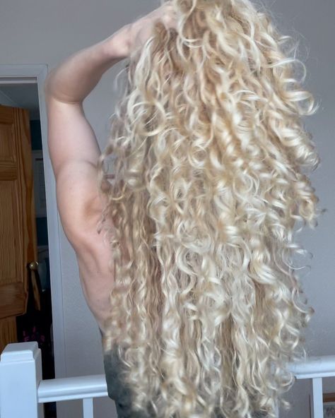 Long Curly Platinum Blonde Hair, 3b Blonde Curly Hair, Big Curly Blonde Hair, Platinum Blonde Hair Curly, White Blonde Curly Hair, Platinum Curly Hair, Curly Platinum Blonde Hair, Light Blonde Curly Hair, Platinum Blonde Curly Hair