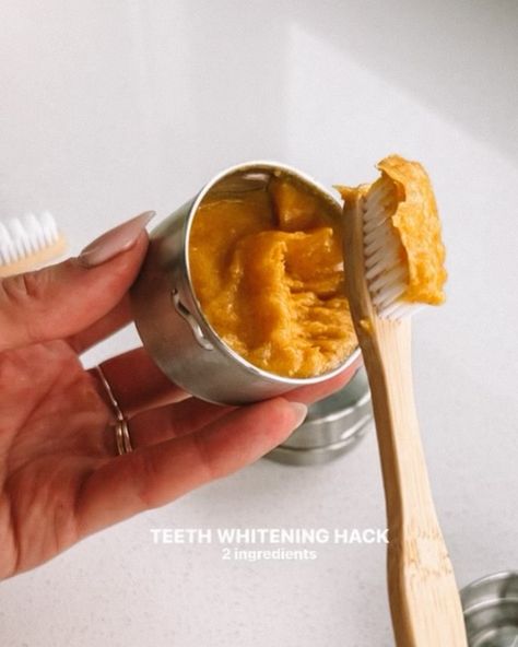 Natural Tooth Whitener, Natural Ways To Whiten Teeth, Tumeric Teeth Whitener, Natural Ways To Whiten Teeth At Home, Turmeric Teeth Whitening, Natural Teeth Whitener, Face Remedies, Natural Teeth Whitening Diy, Homemade Mouthwash