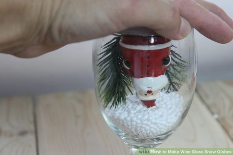 Christmas Wine Glasses Diy, Wine Glass Christmas Crafts, Wine Glass Christmas Decorations, Making Snow Globes, Wine Glass Snow Globe, How To Make Wine, Globe Candle Holder, Christmas Table Decorations Diy, Easy Homemade Christmas Gifts