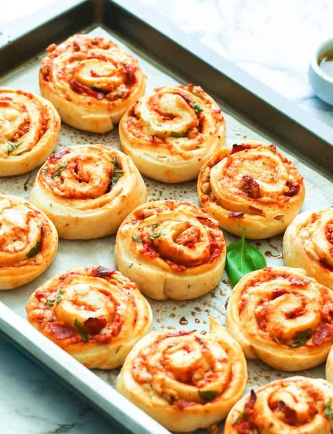 Pizza Rolls - Immaculate Bites Tropisk Fest, Superbowl Food Appetizers, Homemade Pizza Rolls, Pizza Roll Recipe, Pizza Roll Up, Pan Relleno, Easy Homemade Pizza, Pizza Sauce Homemade, Baked Rolls