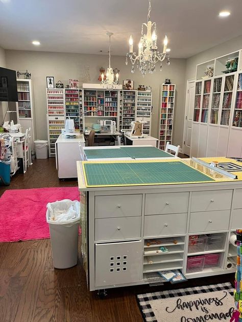 Sewing Studio Organization, Basement Craft Rooms, Office Craft Room Combo, Spare Bedrooms, Craft Studios, Create Room, Sewing Room Inspiration, Small Craft Rooms, Sewing Room Storage