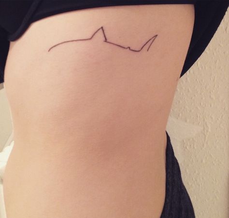 Ideas for shark tattoo Small Shark Tattoo, Shark Tattoo Ideas, Hai Tattoo, Fish Outline, Meaningful Wrist Tattoos, Simple Tattoos For Women, Polynesian Tattoos, Single Line Tattoo, Shark Tattoo