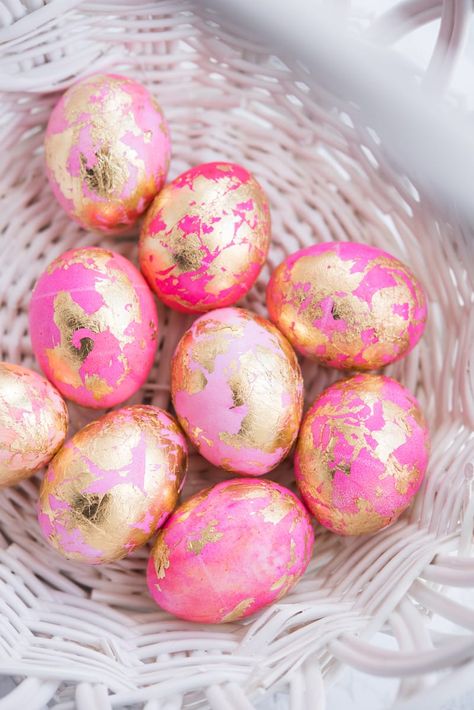 DIY Shaving Cream Easter Eggs with Gold Leaf from entertaining blog @cydconverse Easter Decorations Eggs, Colorful Easter Decor, Easter Eggs Decorating Ideas, Easter Eggs Crafts, Cream Easter Eggs, Easter Egg Diy, Diy Gold Leaf, Shaving Cream Easter Eggs, Gold Easter Eggs