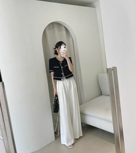 Elegant Clean Outfit, Black White Outfits Classy, Casual Semi Formal Outfit, Fine Dining Outfit, Simple Classy Outfits, Semi Formal Mujer, Korean Outfit Street Styles, Girls Dress Outfits, Corporate Attire