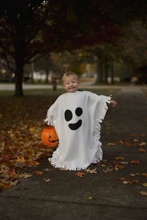 Costume Halloween Bambini, Toddler Ghost Costume Boy, Halloween Boy Costumes, Halloween Costume Kids Boys, Ghost Costume Kids, Easy Kids Costumes, Halloween Ideias, Boys Halloween Costumes Diy, Crochet Halloween Costume