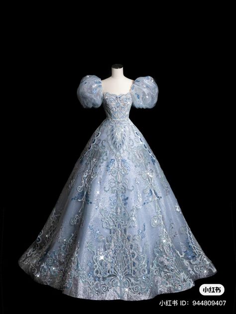 Gaun Abad Pertengahan, Old Fashion Dresses, Fantasy Dresses, Princess Ball Gowns, Prom Dress Inspiration, Fantasy Gowns, Pretty Prom Dresses, Fairytale Dress, Princess Wedding Dresses